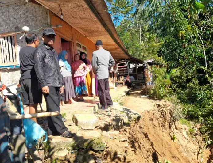BPBD Garut Turunkan Tim Asesmen Atasi Tanah Bergerak dan Longsor di Banjarwangi