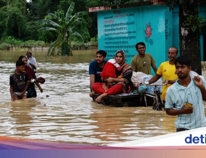 Banjir dan Longsor di Bangladesh Tewaskan 54 Orang, Ribuan Warga Terisolasi