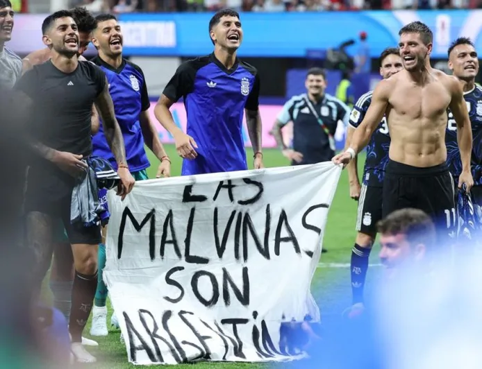 Argentina Berisiko Disanksi FIFA Usai Pamer Poster 'Las Malvinas' Lawan Inggris