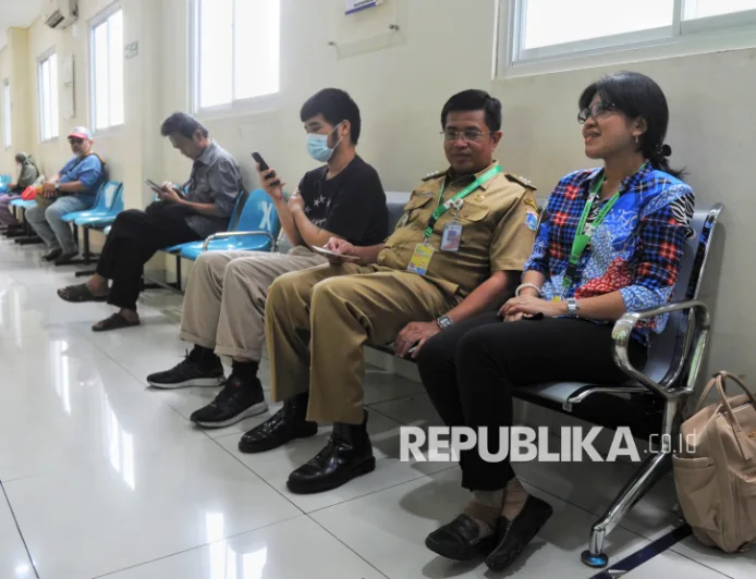 Kerentanan Medis Pekerja Muda hingga Senior: Beda Usia, Beda Penyakit