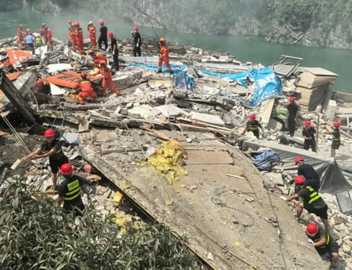 Longsor di Kabupaten Otonom Pengshui Miao dan Tujia: Pemukiman Tertimbun, Korban Jiwa Meningkat