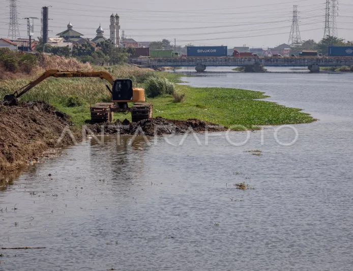 Penanganan Sedimentasi Kanal Banjir Timur Semarang untuk Cegah Banjir