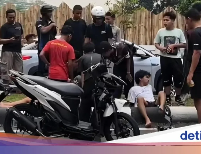 Kecelakaan RX King Lawan Arah di Pakansari Sebabkan 3 Orang Terluka