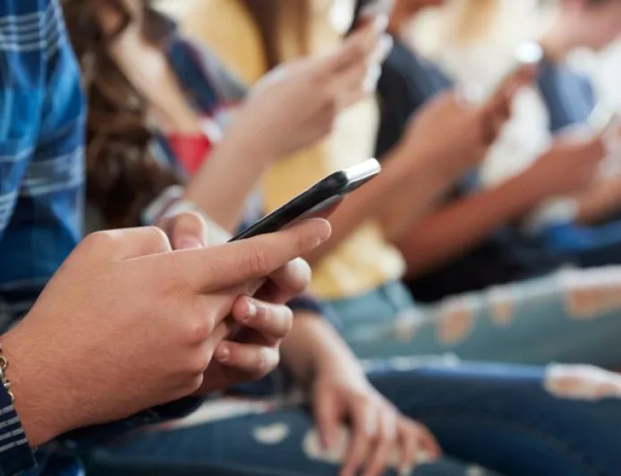 Generative AI dan Konten Seksual Remaja: Apa yang Harus Orang Tua Ketahui