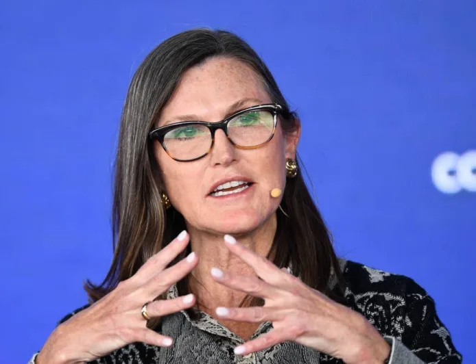 Cathie Wood Beli Saham AI Senilai $8,7 Juta yang Sedang Tertekan