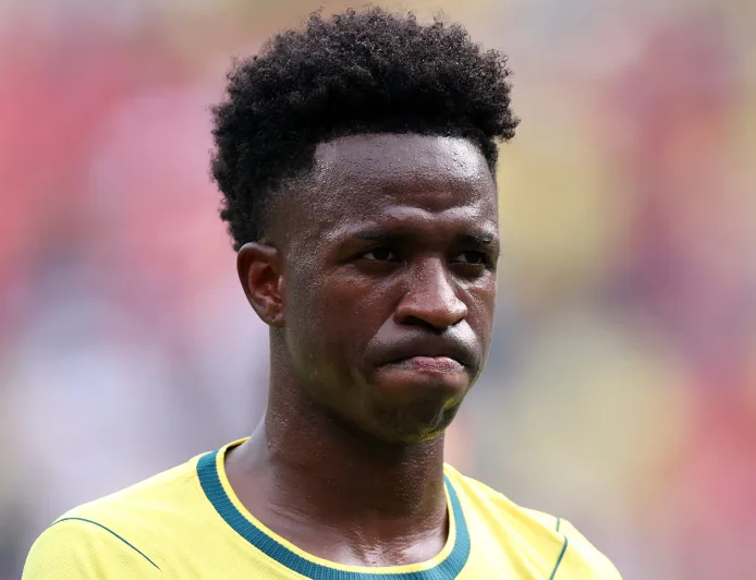 Vinicius Selamat dari Kecelakaan di Jamaika di Tengah Polemik Masa Depannya