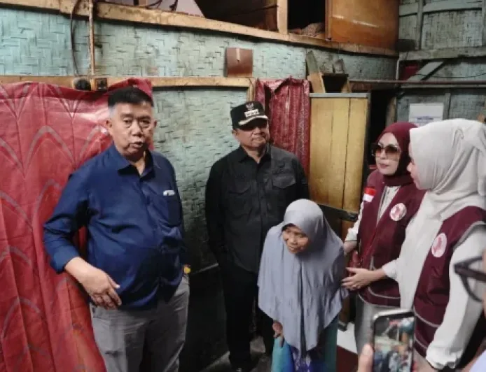 WFI Bedah Rumah Warga Kampung Paledang Sebagai Bantuan Sosial Inklusif
