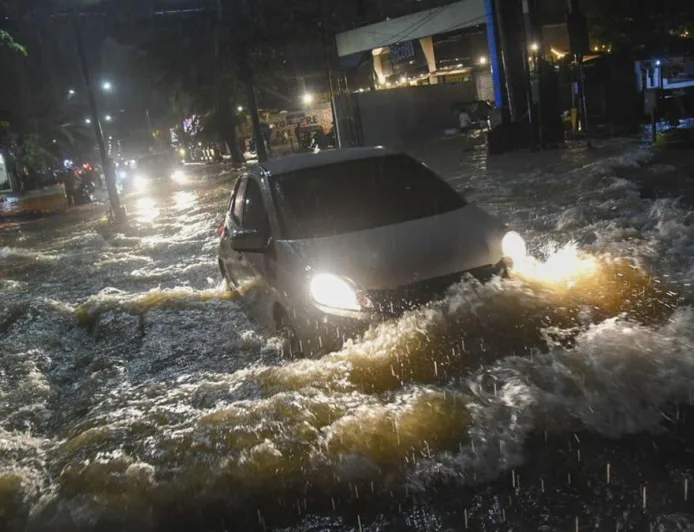 Hujan Deras Simalungun Sebabkan Jalinsum Medan-Siantar Lumpuh Sementara