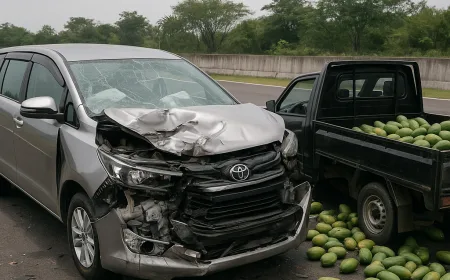 Kecelakaan Tol Madiun-Nganjuk KM 622: Innova Ringsek Tabrak Pikap Muat Pepaya
