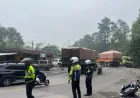 Tabrakan Truk di Sitinjau Lauik, Lalu Lintas Macet Panjang