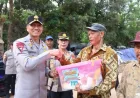 Polda Kepri Gelar Bakti Sosial di TPA Punggur Batam