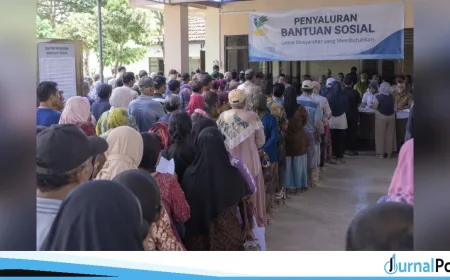 Bantuan Sosial: Mana yang Lebih Efektif Memutus Rantai Kemiskinan?