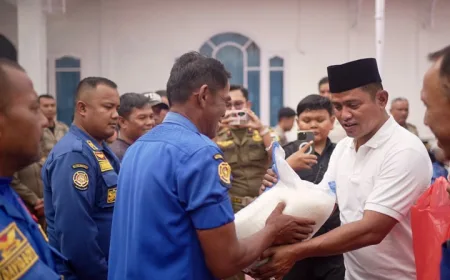 Bersihkan Material Banjir Bandang, Satpol PP dan Damkar Kabupaten Solok Terima Reward