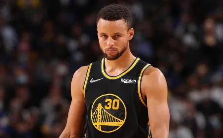 Bayang-Bayang Cedera Hantui Stephen Curry Menjelang Pembukaan Musim
