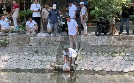 DPC Gerindra Kabupaten Kediri Gelar Gerakan ASRI, Bersihkan Sumber Gundi dan Tebar 10 Ribu Bibit Ikan