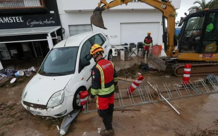 Banjir Bandang Seret Mobil dan Rendam Rumah, 2 Orang Tewas