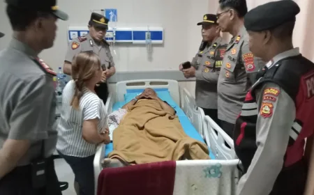 Wujud Kepedulian dan Solidaritas, Kapolsek Mengwi Berikan Tali Asih kepada Anggota yang Mengalami Kecelakaan