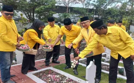 HUT Ke-62, Kader Partai Golkar Wonosobo Tabur Bunga di TMP Wiropati