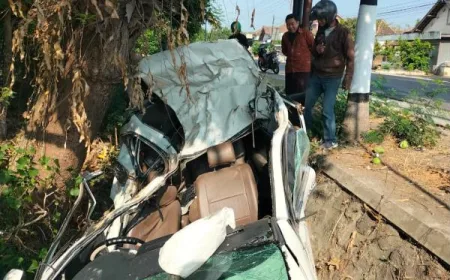 Kecelakaan di Jalur Ponorogo–Solo, Mobil Terjun ke Sungai hingga Ringsek