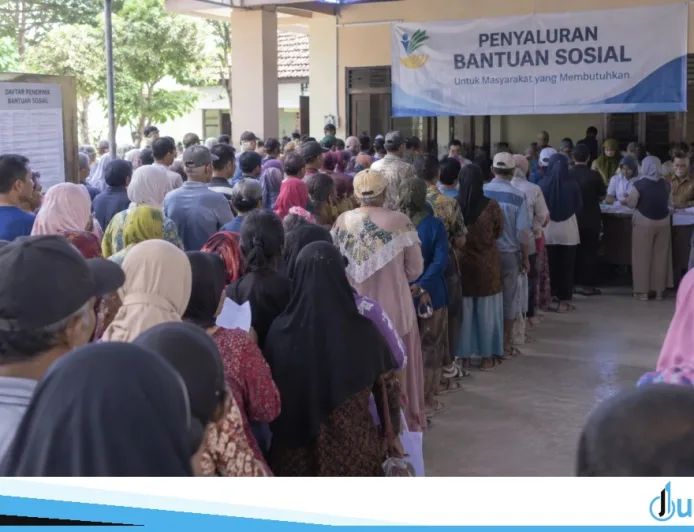 Bantuan Sosial: Mana yang Lebih Efektif Memutus Rantai Kemiskinan?