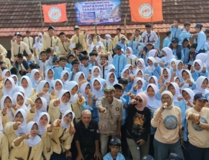 FPJ dan SMPN 1 Cijeruk Gelar Edukasi Mitigasi Gempa dan Longsor, Siswa Belajar Simulasi Evakuasi