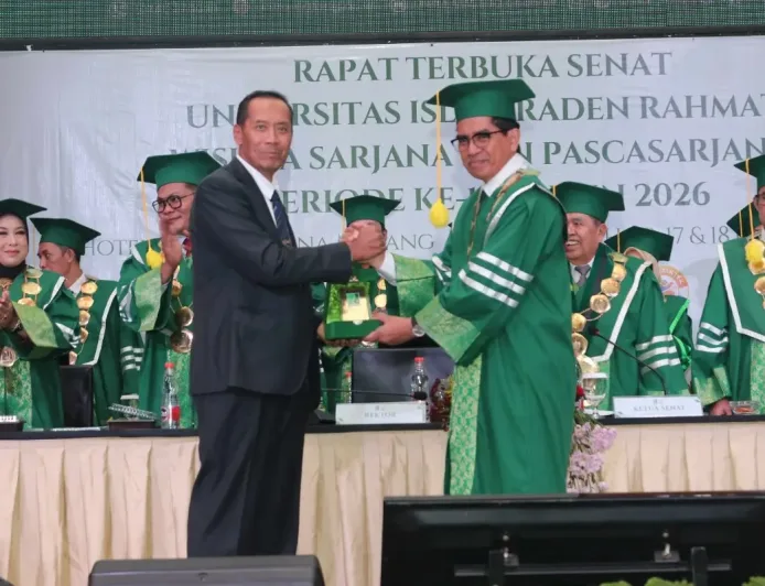 Wamendiktisaintek Hadiri Wisuda UNIRA Malang, Ingatkan Pemerintah dan Kampus pada Isu Sosial