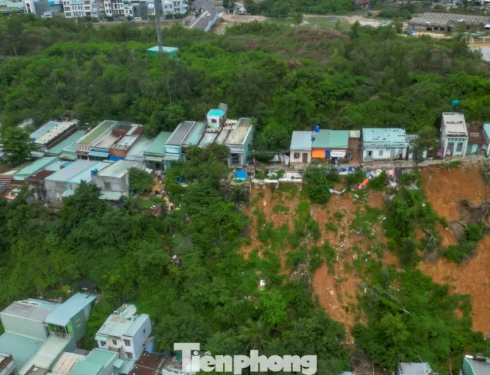 Segera lakukan relokasi rumah tangga di daerah rawan longsor di Gunung Mot.