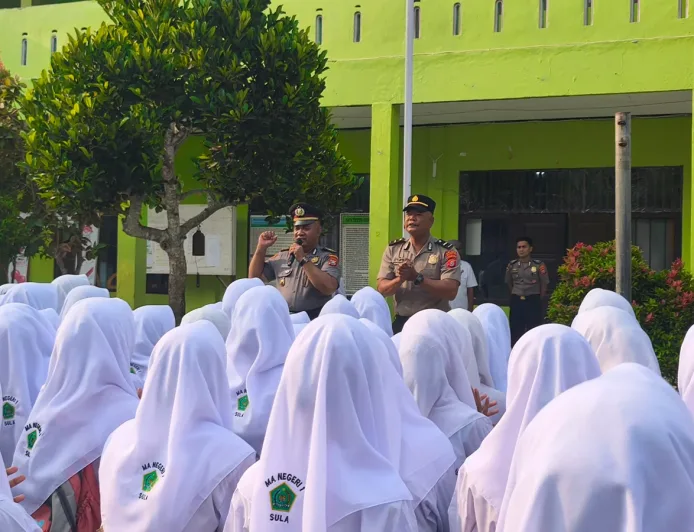 Polres Kepulauan Sula Edukasi Pelajar MAN 1 Sula, Tekankan Disiplin dan Bijak Bermedia Sosial