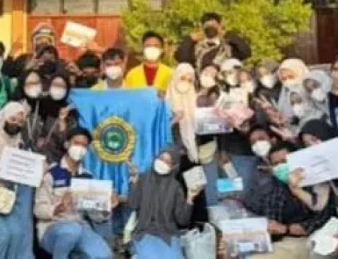Aksi Sosial Mahasiswa UMW Bantu Lindungi Warga dari Kabut Asap