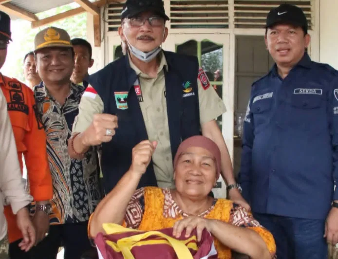 Pemkab Pesisir Selatan Pastikan Pelayanan Dasar Penyintas Banjir Bandung Tetap Terpenuhi